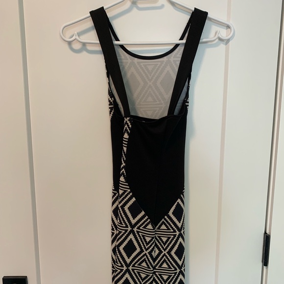 Geometric Print Bodycon Mini Dress - Picture 4 of 5